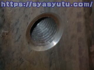 正常なねじ山のネジ穴